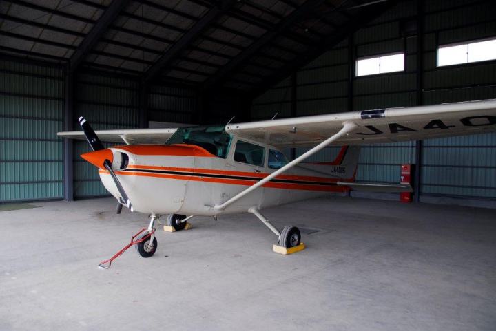 格納庫を貸出中