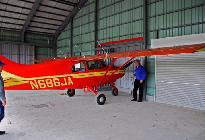 格納庫を貸出中