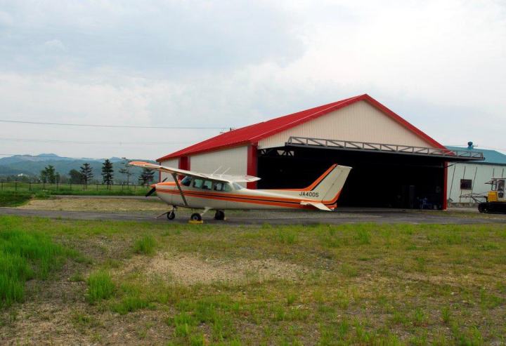 格納庫を貸出中